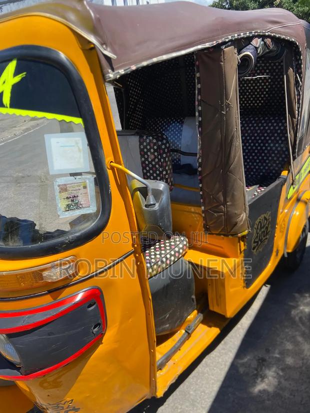 Bajaj RE 2023 Yellow - thumbnail 3