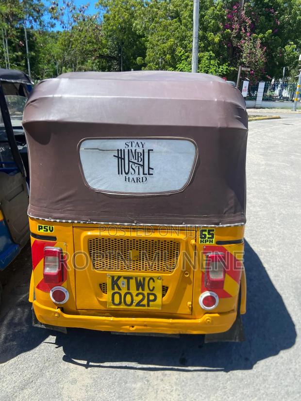 Bajaj RE 2023 Yellow - thumbnail 4