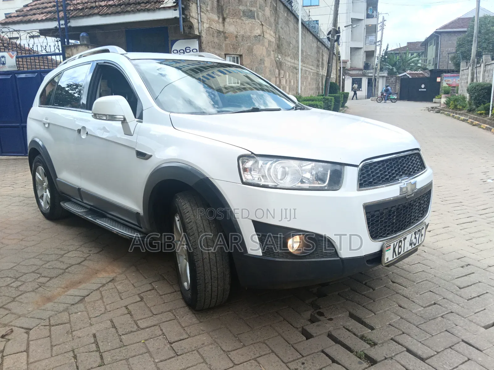 Chevrolet Captiva 2012 White