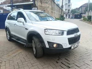 Chevrolet Captiva 2012 White