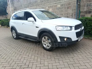 Chevrolet Captiva 2012 White