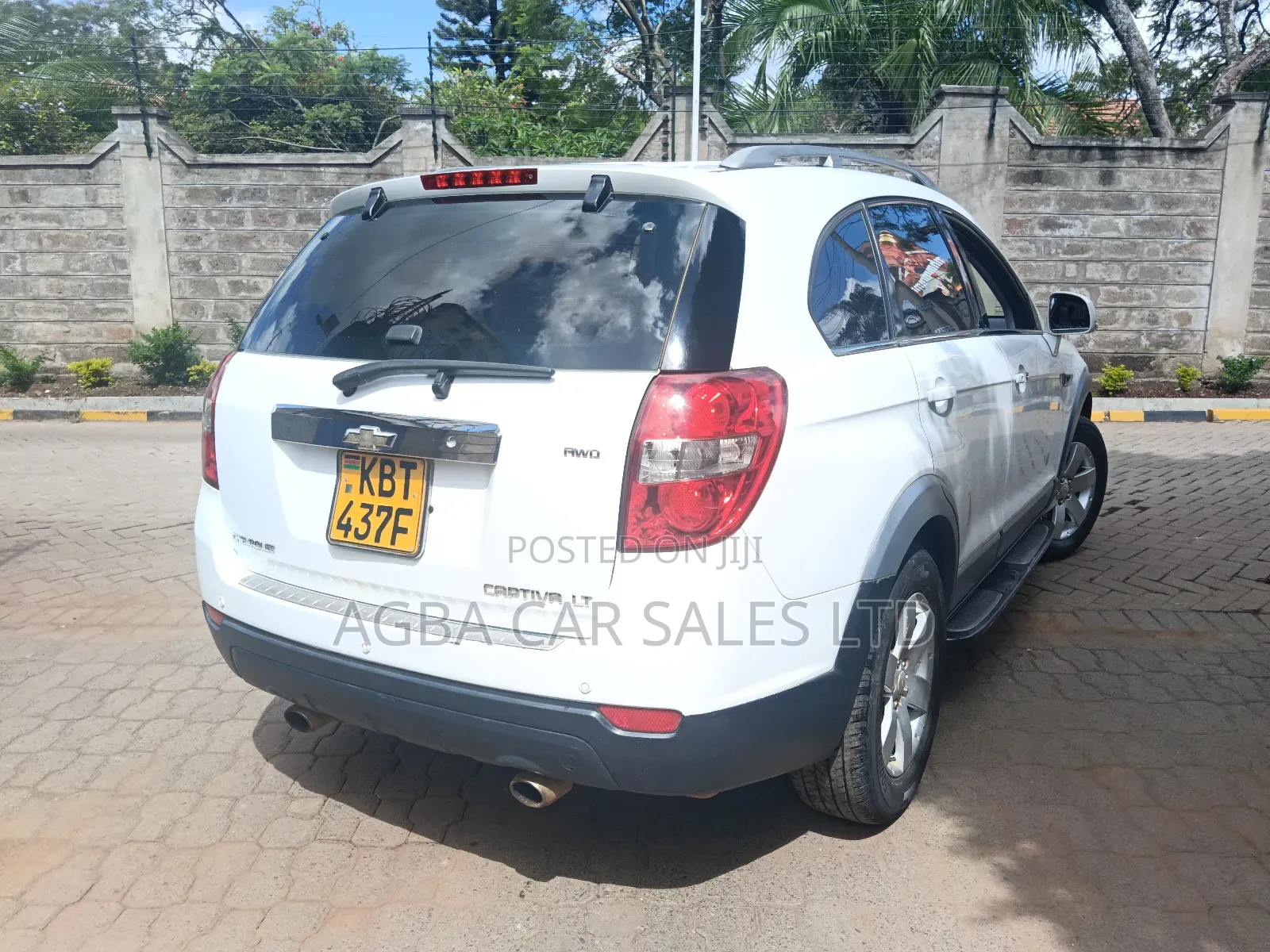 Chevrolet Captiva 2012 White