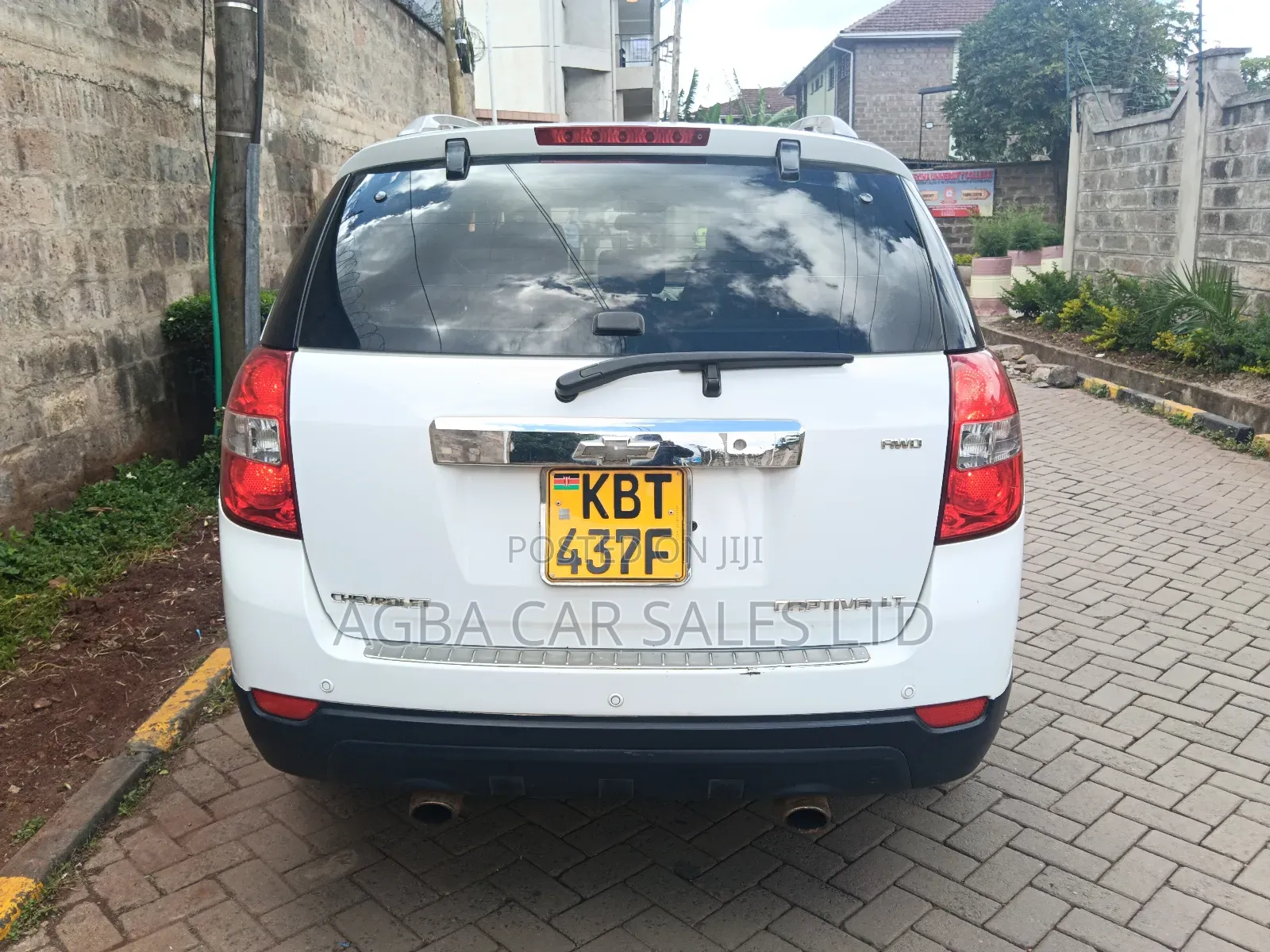 Chevrolet Captiva 2012 White