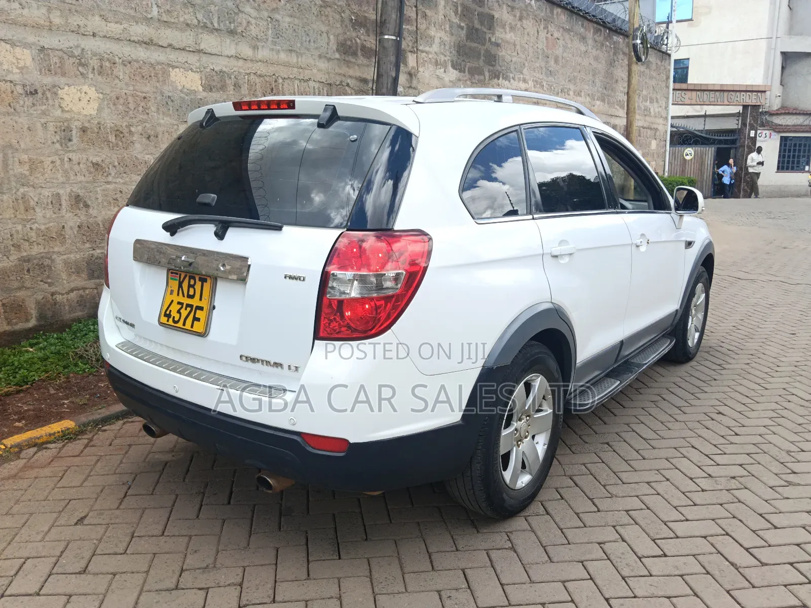 Chevrolet Captiva 2012 White