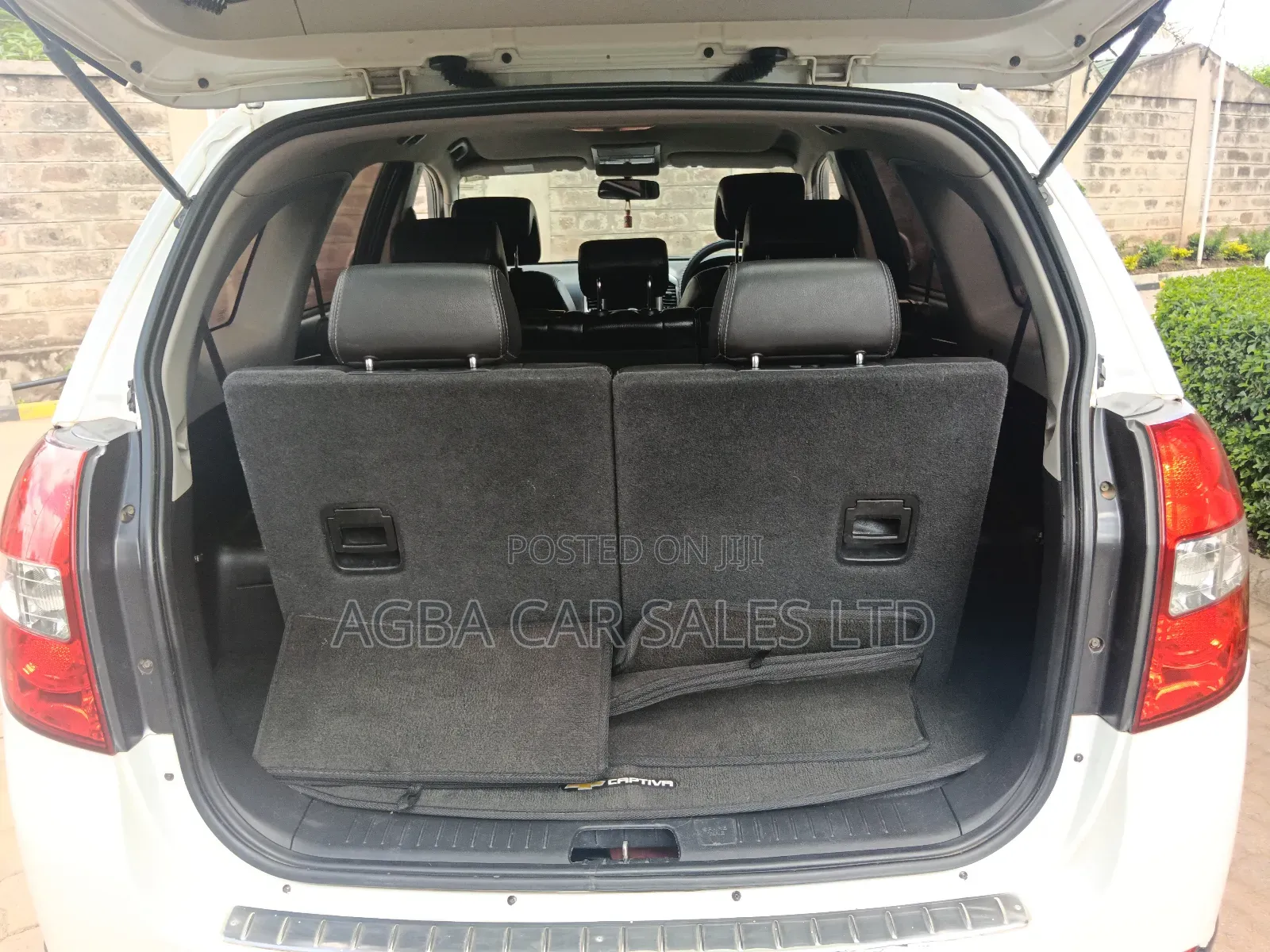 Chevrolet Captiva 2012 White