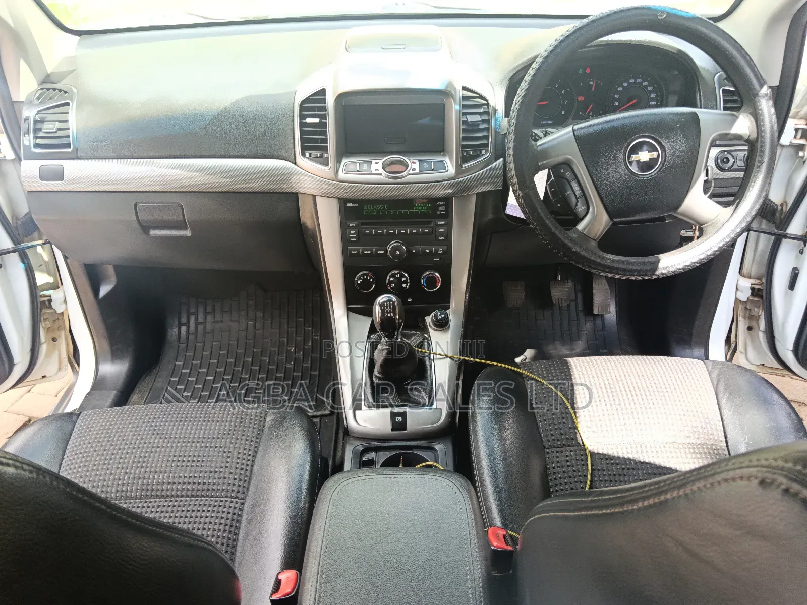 Chevrolet Captiva 2012 White