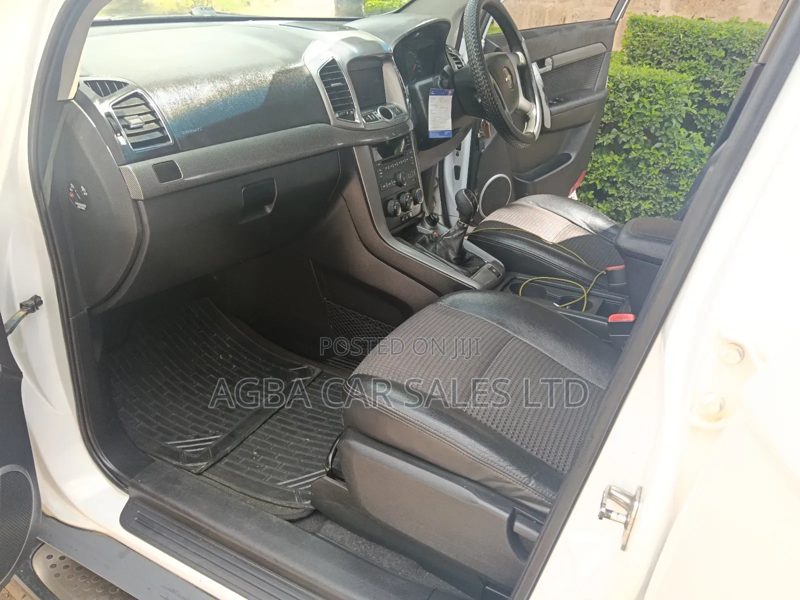 Chevrolet Captiva 2012 White