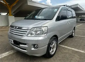 Toyota Noah 2.0 AWD (8 Seater) 2005 Silver