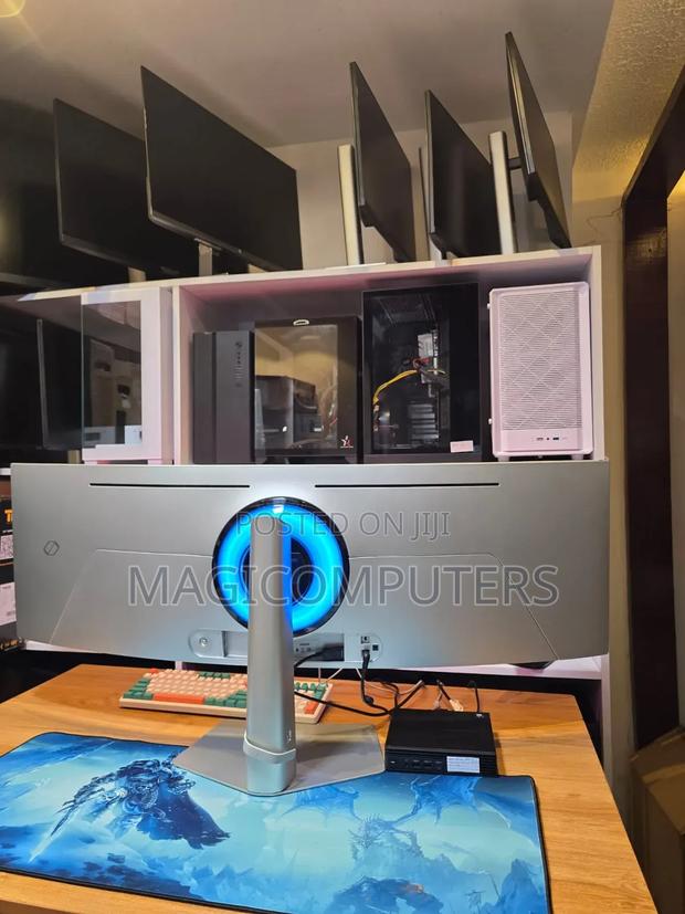 Samsung Odyssey G9 - thumbnail 3