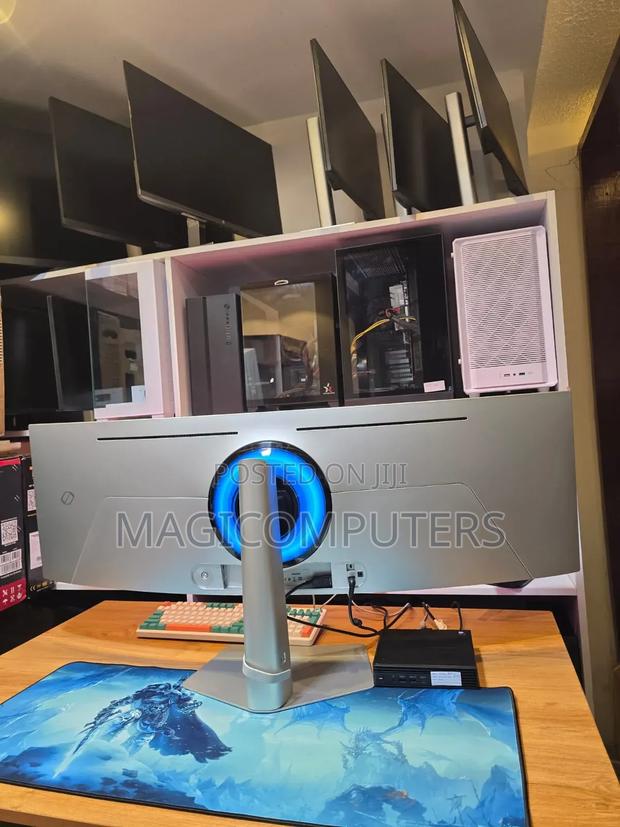 Samsung Odyssey G9 - thumbnail 4