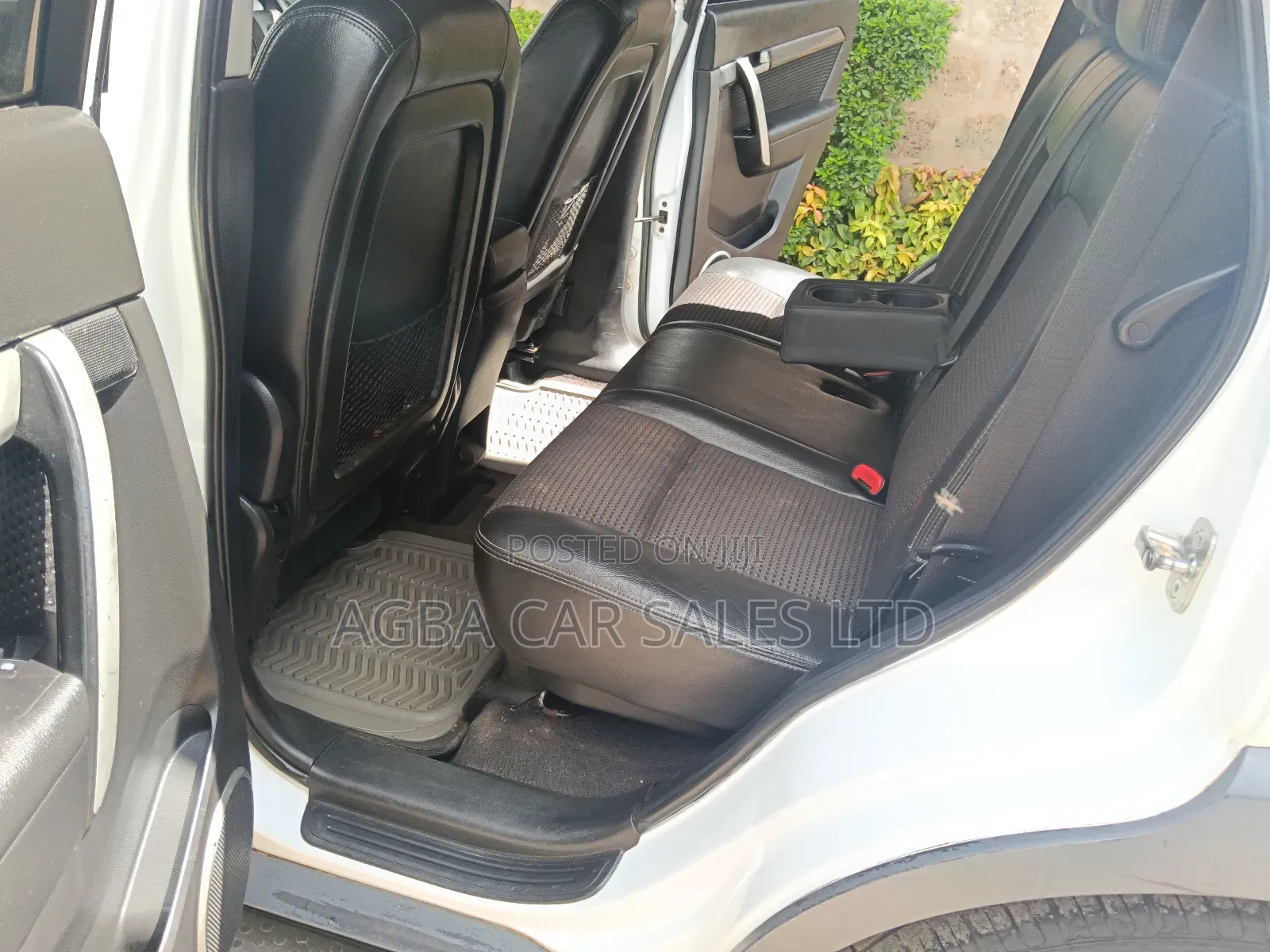 Chevrolet Captiva 2012 White
