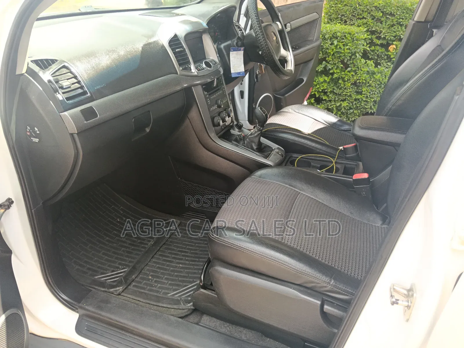 Chevrolet Captiva 2012 White