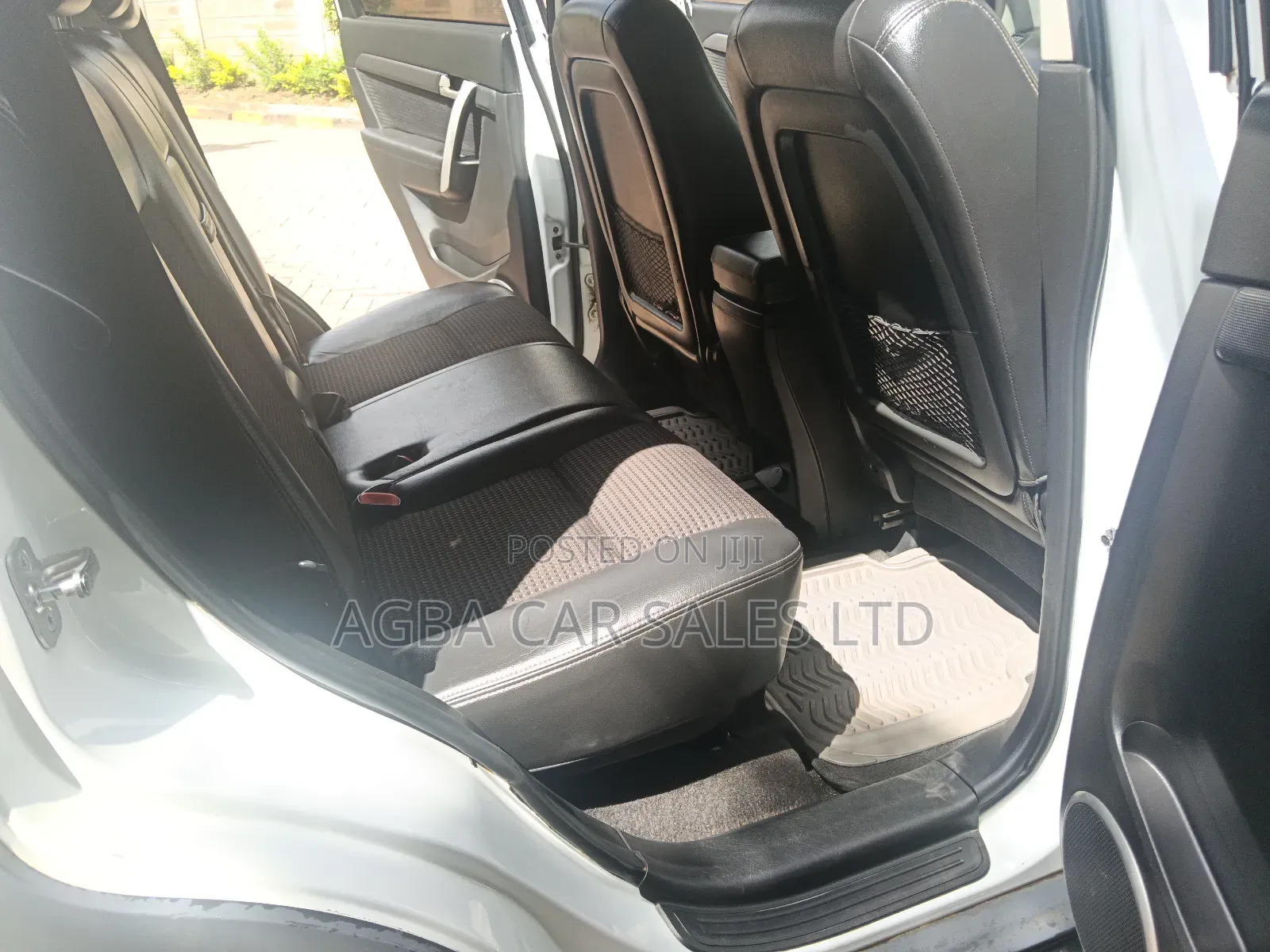 Chevrolet Captiva 2012 White