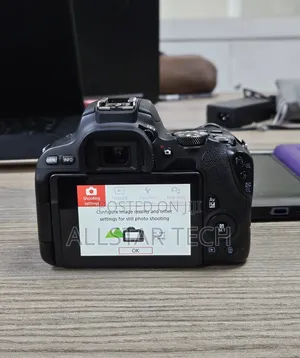Cqnon Rebels Sl2-Built-in Wi-Fi, Nfc, and Bluetooth Technology.