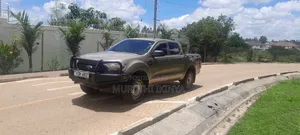 Ford Everest 2021 Gold
