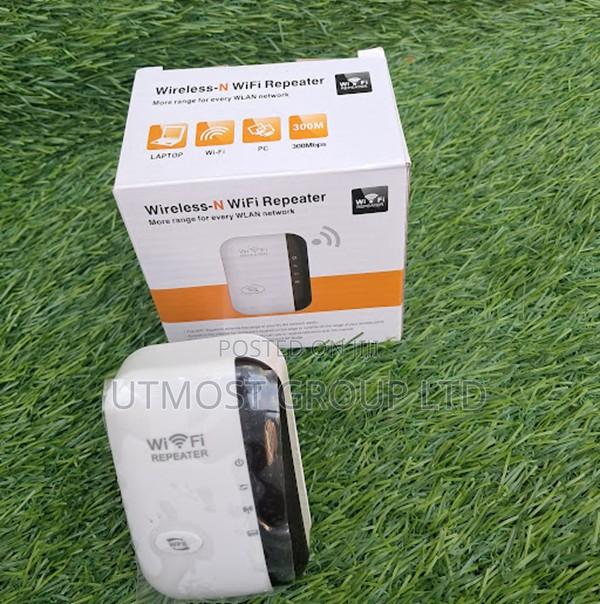 High Speed 300mbps Wifi Extender Plug and Play