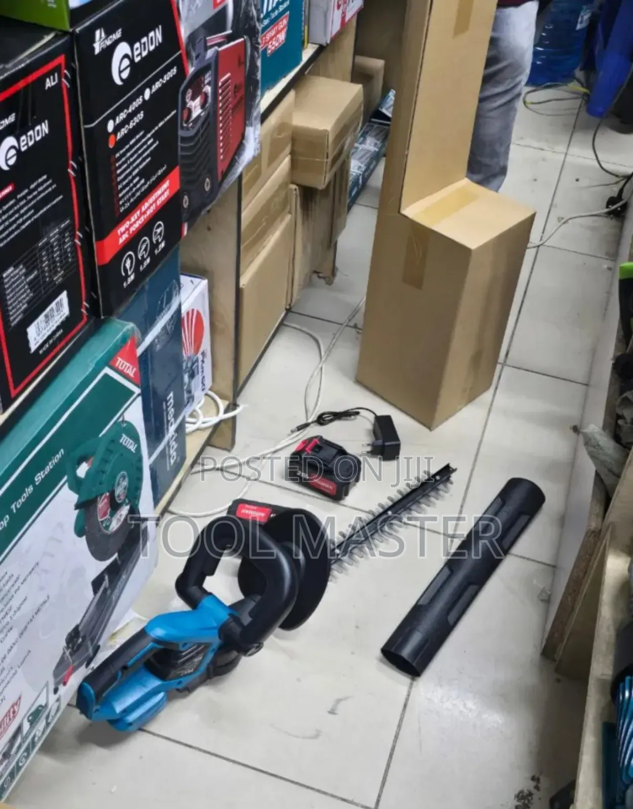 Cordless Hedge Trimmer / Rechargeble Hedge Trimming Machine