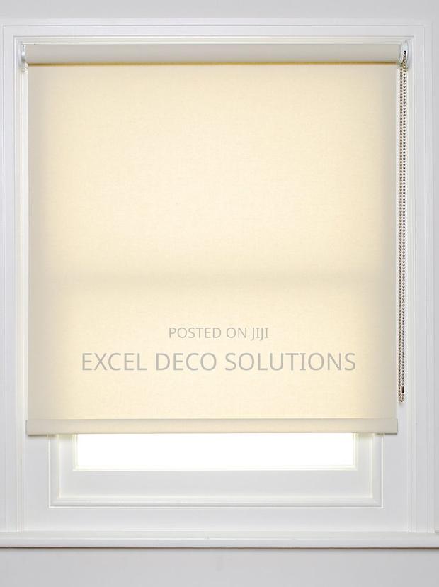 Sunscreen Roller Blinds for Stylish Light Control in Homes Offices