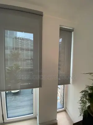 Roller Sunscreen Blinds for Comfortable Daylight and Privacy Control