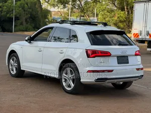 Audi Q5 45 Premium AWD quattro 2020 Off white
