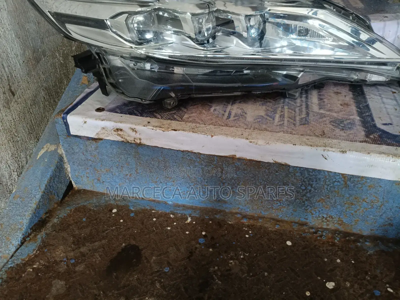 Headlight Toyota Harrier 2018 Koito 48-192