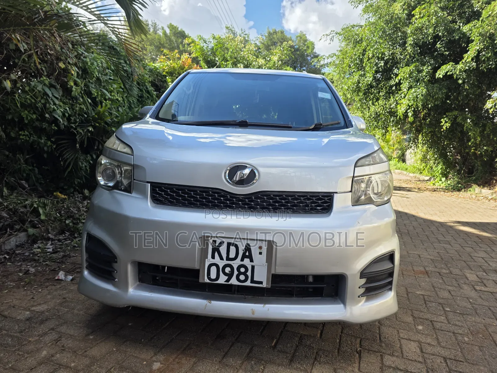 Toyota Voxy 2013 Silver