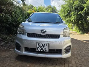Toyota Voxy 2013 Silver