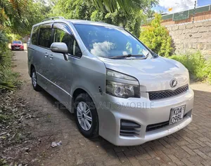 Toyota Voxy 2013 Silver