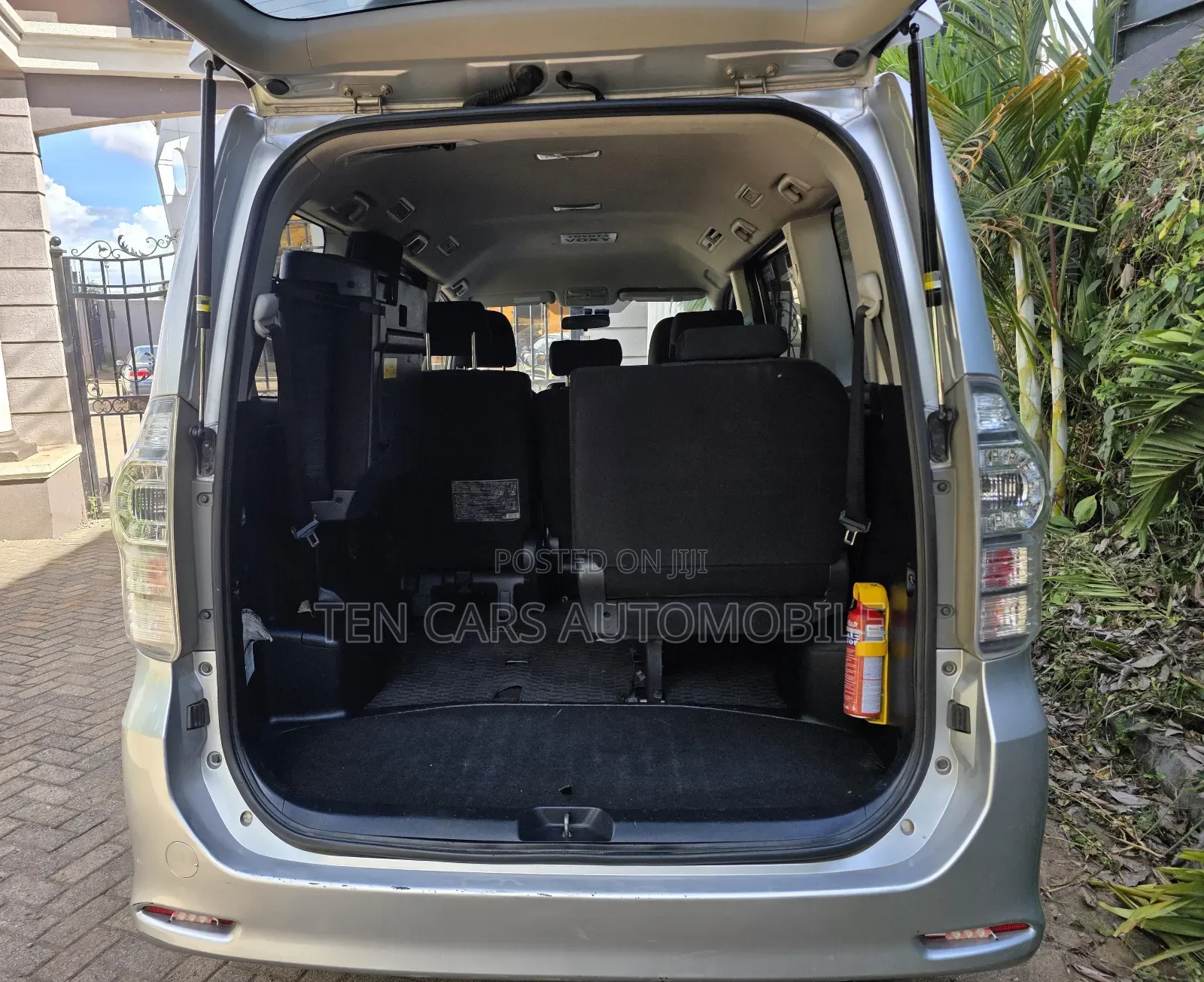 Toyota Voxy 2013 Silver