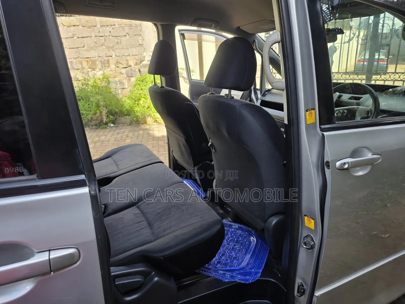 Toyota Voxy 2013 Silver