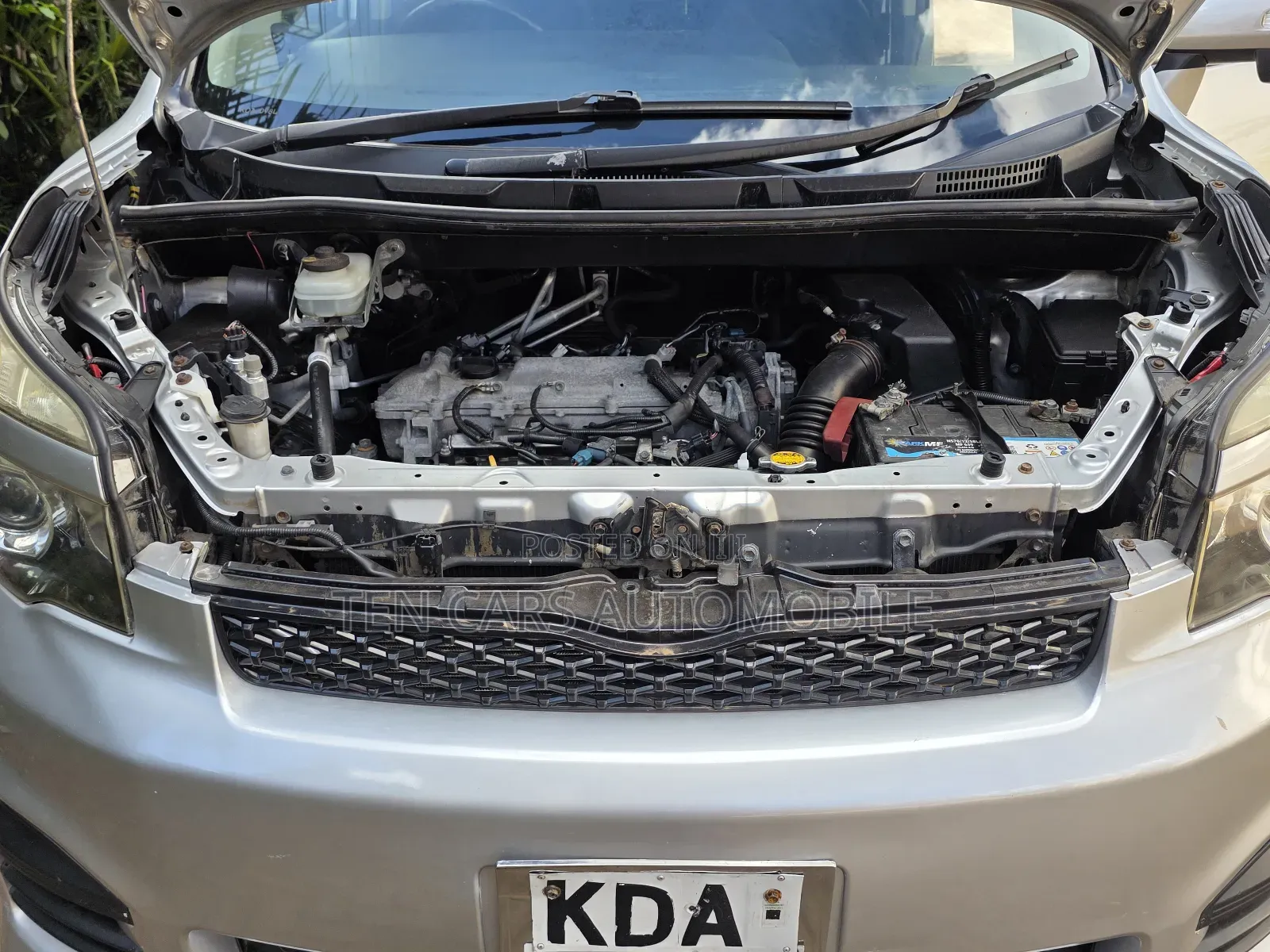 Toyota Voxy 2013 Silver