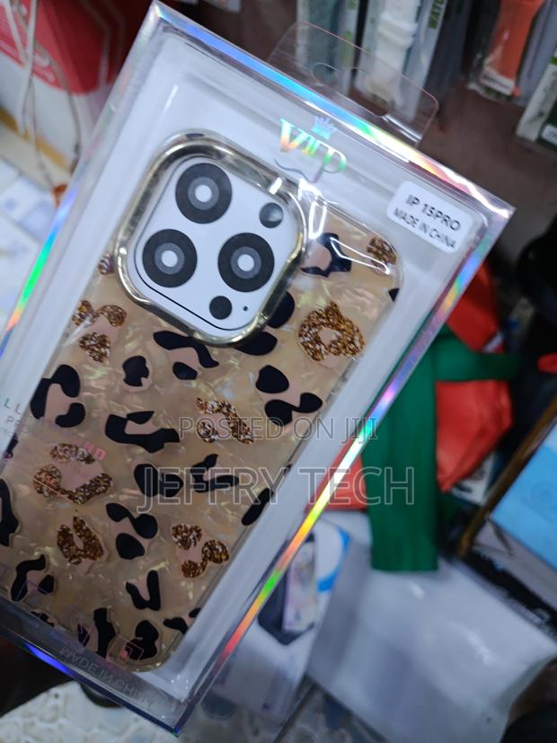 Bikim Cheetah Print Glossy Case Compatible With iPhone 15 Pro - thumbnail 2