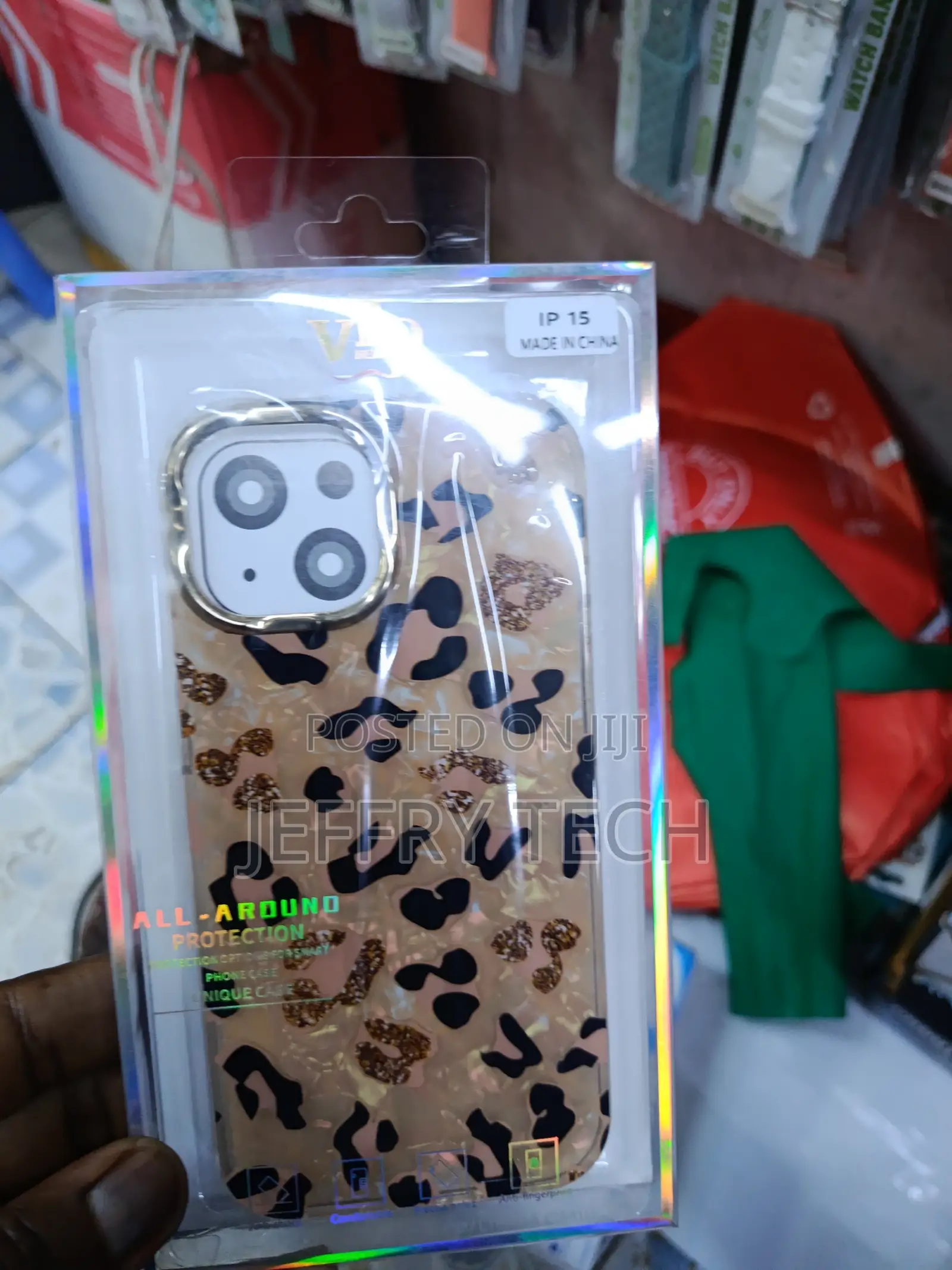 Glitter Pearlescent, Black Brown Leopard Print Pattern iPhone 15 Case