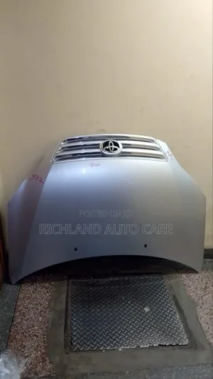 Bonnet Toyota Ipsum Acm21w