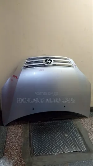 Bonnet Toyota Ipsum Acm21w