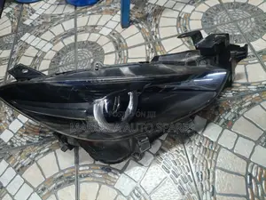 Headlight Mazda Axela 2018 Model (Engraved 7)