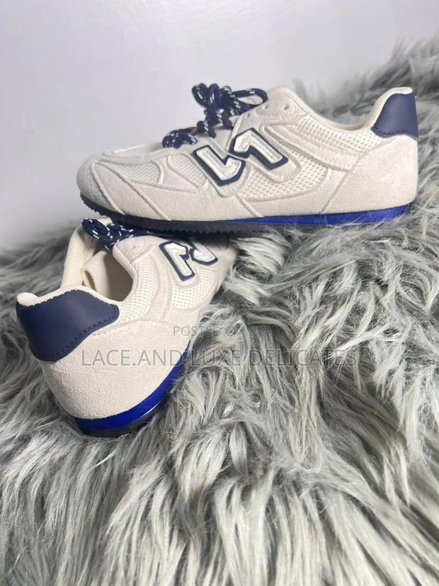 Ladies Sneakers - thumbnail 2
