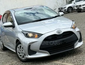 Toyota Yaris L Sedan 4dr 2019 White