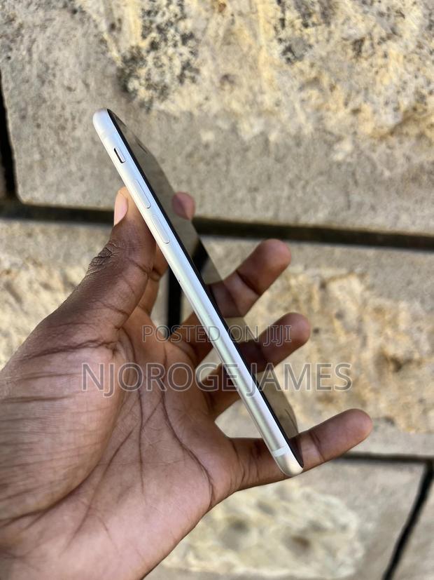 Apple iPhone SE (2022) 64 GB White - thumbnail 2