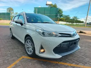 Toyota Corolla Fielder 1.5 Hybrid FWD 2019 White