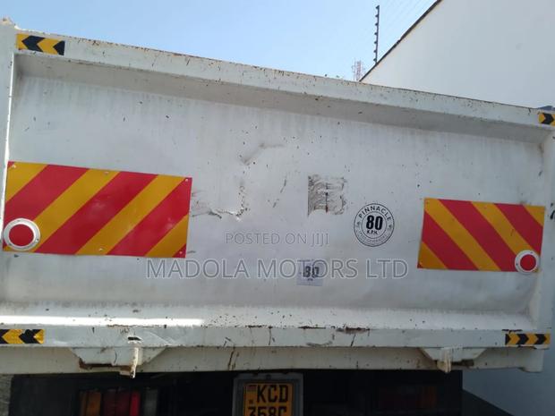 Tata Tipper Truck 2012 White - thumbnail 3