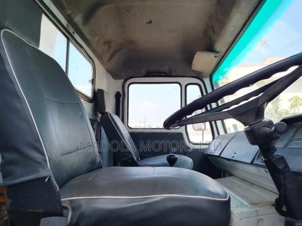 Tata Tipper Truck 2012 White - thumbnail 4