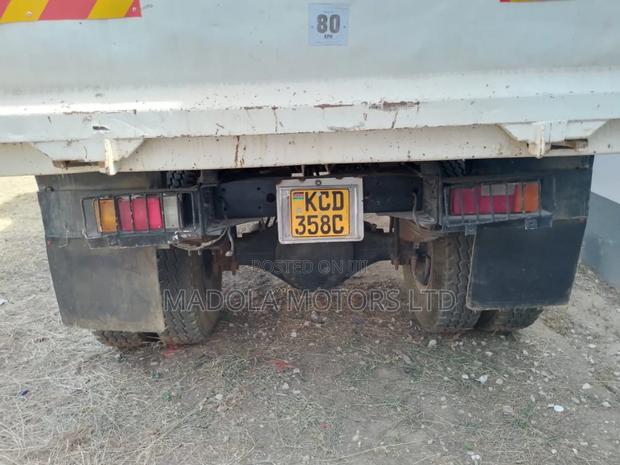 Tata Tipper Truck 2012 White - thumbnail 9