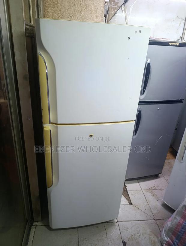 White Non Frost Fridge - thumbnail 4