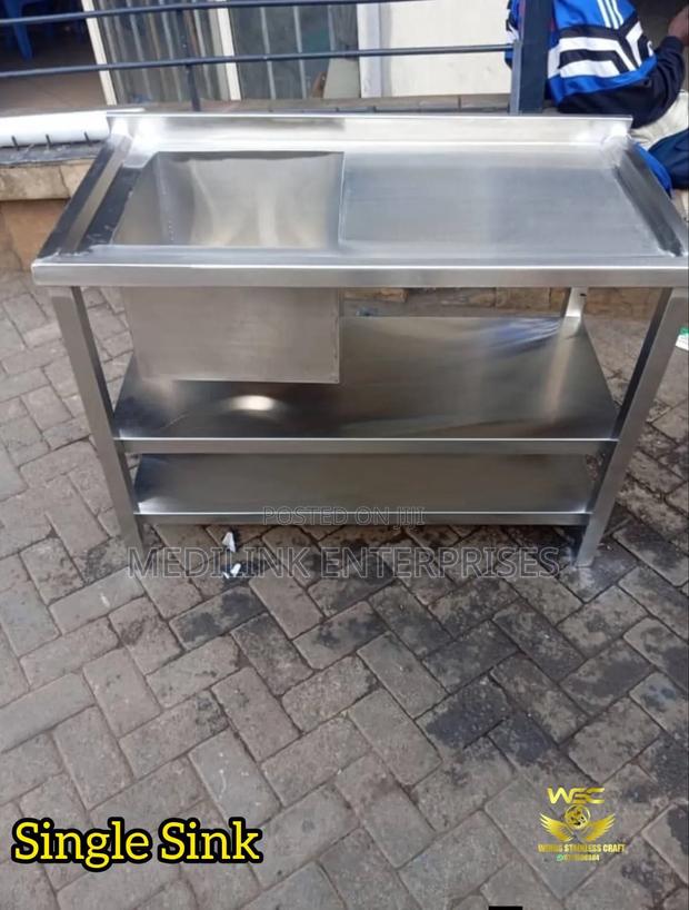 Customized Stainless Steel Commercial Sink With a Rack