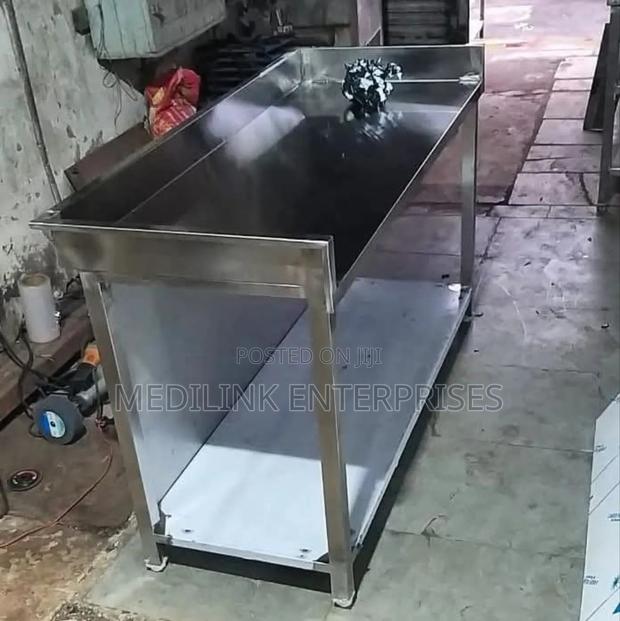 Customized Stainless Steel Commercial Kitchen Cabinets With a Prep