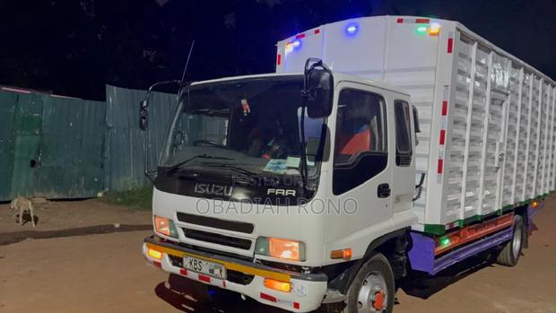 Isuzu Frr. 2011 White - thumbnail 3