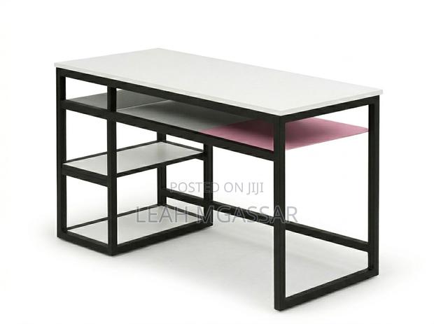 Manicure Table