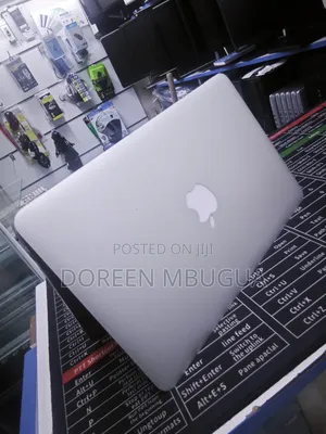 Laptop Apple MacBook Air 4GB Intel Core i5 SSD 128GB