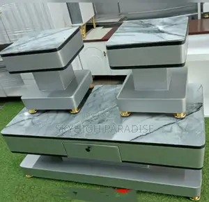 Marble Topping With Stools